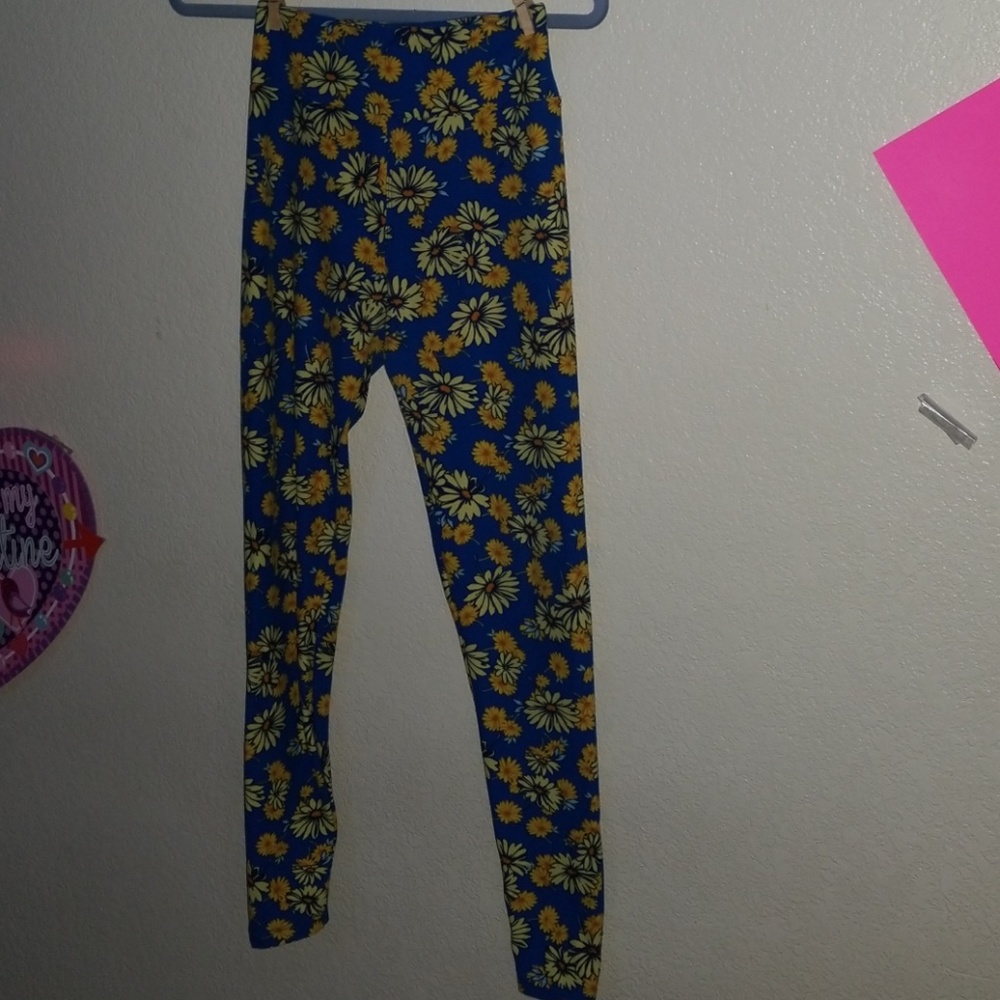 Lularoe, spring yellow daisy, blue leggings